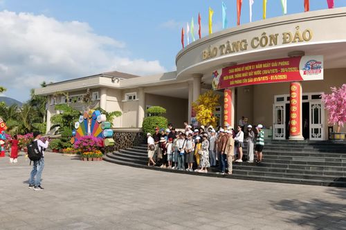 Bảo tàng Côn Đảo là điểm dừng chân của nhiều đoàn khách đến tìm hiểu về lịch sử đấu tranh cách mạng trên đảo.