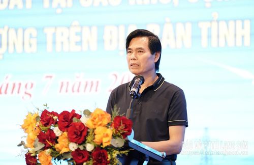 Đồng chí Hoàng Quốc Khánh, Ủy viên Trung ương Đảng, Bí thư Tỉnh ủy phát biểu tại chương trình gặp mặt