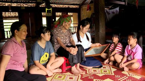 Tấm bằng Tổ quốc ghi công tri ân sự hi sinh cao cả của liệt sĩ Nguyễn Văn Minh luôn được mẹ Nguyễn Thị Hiên trân trọng, gìn giữ hàng chục năm qua.