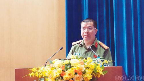 Báo cáo viên Học viện An ninh nhân dân truyền đạt các chuyên đề.