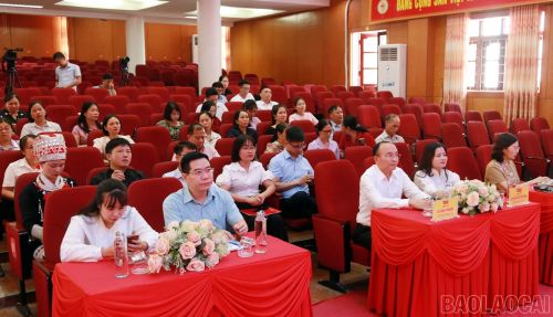 Các đại biểu dự hội nghị.