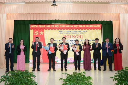 Trao quyết định thành lập tổ dân phố mới của Phường Xuân Trường - Đà Lạt