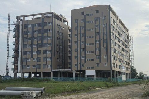 Các lốc nhà ở xã hội đang được thi công phục vụ chỗ ở cho người lao động trong KCN Hàm Kiệm II, xã Hàm Kiệm