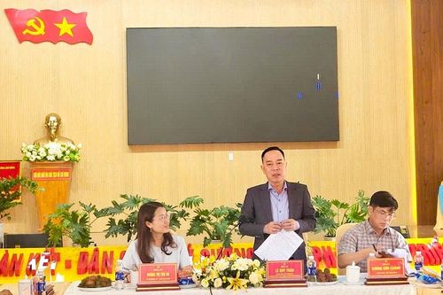 Đồng chí Lê Huy Toàn, Tỉnh ủy viên, Giám đốc Báo và Phát thanh, Truyền hình Lâm Đồng phát biểu tại buổi làm việc với xã Bảo Lâm 5