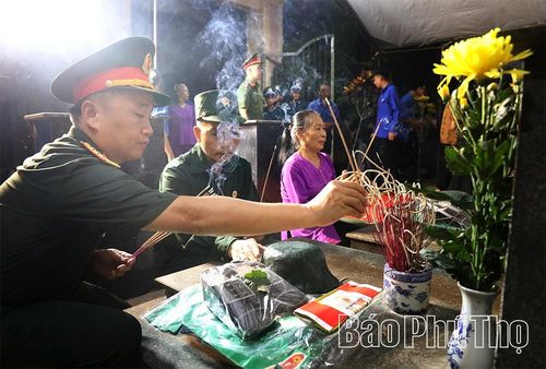 Những nén tâm nhang kính cẩn dâng lên các anh hùng liệt sĩ tại Nghĩa trang Liệt sĩ A, phường Tân Hòa trong những ngày tháng 7 lịch sử.