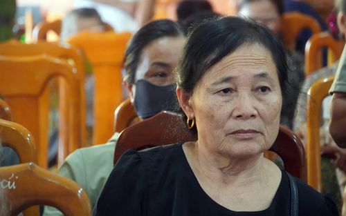 Bà Trần Thị Hạ (xã Trường Ninh) vẫn đau đáu mong một ngày tìm được phần mộ người anh trai là liệt sĩ Trần Hữu Chàn sau 60 năm gia đình mòn mỏi tìm kiếm - Ảnh: N.M
