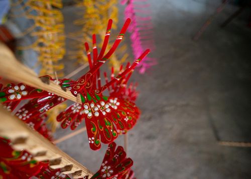 Sản phẩm trước khi hoàn thiện sẽ cần phơi khô thêm 10 ngày, đạt đủ chất lượng để xuất khẩu. Giá thành của mỗi sản phẩm sẽ dao động từ 10.000 - 20.000 đồng.