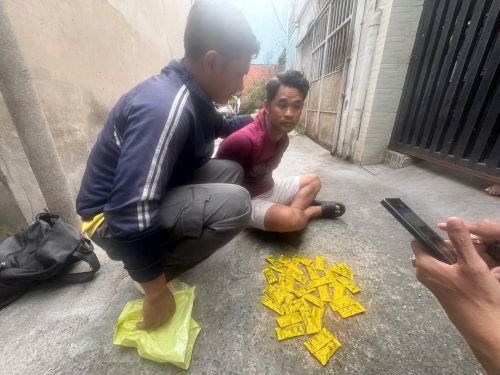  Bắt giữ đối tượng Lê Quốc Duy cùng tang vật. 