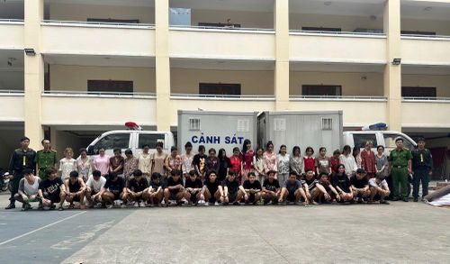  Công an TP Hồ Chí Minh đang giữ người trong trường hợp khẩn cấp đối với 49 đối tượng, trong đó có 4 người nước ngoài. 