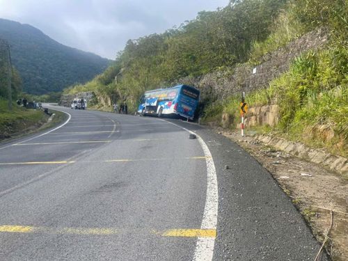 Đoạn đường xảy ra tai nạn là một vòng cua trên đèo Khánh Lê.