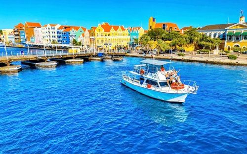 Màn ra mắt lịch sử tại đấu trường World Cup 206 của đội tuyển bóng đá Curaçao "Làn sóng Xanh", đã đưa quốc đảo nhỏ bé này lên vị trí nổi bật trên bản đồ du lịch toàn cầu. Ảnh: scubaverse
