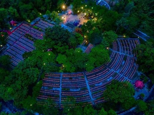 Nghĩa trang liệt sĩ Quốc gia Trường Sơn là nơi an nghỉ đời đời của hàng ngàn anh hùng liệt sĩ đã hy sinh trong thời kỳ chống Mỹ cứu nước. Ảnh minh họa