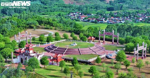 Hằng năm, du khách đến đây không chỉ tìm hiểu về lịch sử, dâng hương cầu bình an, tài lộc mà còn để tham gia vào các dịp lễ lớn như Lễ hội kỷ niệm Chiến thắng Ngọc Hồi - Đống Đa hay ngày Lễ tế Trời Đất được phục dựng bài bản trong tiếng trống trận Tây Sơn.