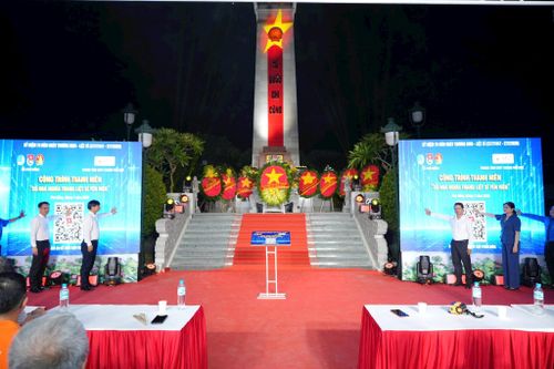 Khánh thành công trình thanh niên “Số hóa Nghĩa trang Liệt sĩ Yên Viên”. Ảnh: Nguyễn Sơn