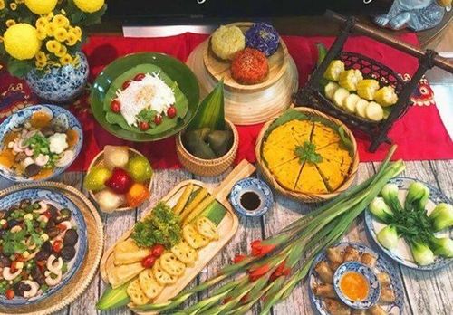 Một trong những phong tục quan trọng trong ngày Vu lan là lễ cúng ông bà.