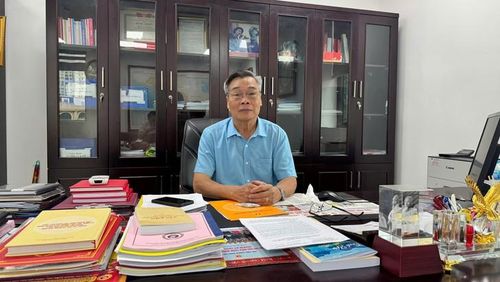 Ông Đàm Huy Đắc, Chủ tịch Hội Cựu chiến binh tỉnh Quảng Ninh chia sẻ về người thương binh 1/4 đặc biệt Lê Long Triệu. Ảnh: Tiến Sinh