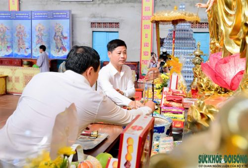 Chùa Da (Âu Lạc Cổ Tự) là ngôi chùa duy nhất trong cả nước có ban thờ riêng tưởng niệm 555 Anh hùng liệt sĩ là Nhà báo cách mạng Việt Nam.