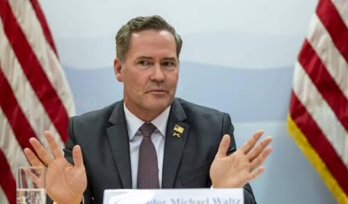 Đại sứ Mỹ tại Liên Hợp Quốc, ông Mike Waltz, ngày 26/7 cho biết Tổng thống Donald Trump vẫn xem xét mọi phương án, đồng thời tạo điều kiện cho các cuộc đàm phán với Iran. Theo ông, hai bên đang duy trì trao đổi trên nhiều cấp độ.