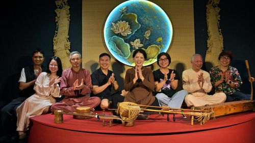 Tại mỗi buổi biểu diễn, khán giả không chỉ thưởng thức nghệ thuật mà còn được giới thiệu về nguồn gốc, lề lối và phong cách hát xẩm chính thống của người Hà Nội, qua đó hiểu hơn về giá trị của loại hình di sản dân gian độc đáo.