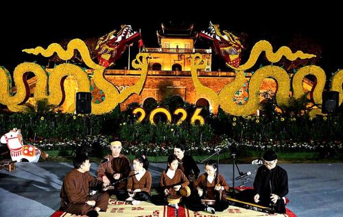 Trong không gian Hoàng thành Thăng Long, những làn điệu xẩm mộc mạc, sâu lắng tạo nên điểm nhấn văn hóa, giúp du khách cảm nhận giá trị của di sản giữa lòng Thủ đô.