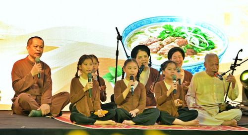 Các buổi biểu diễn ở những địa điểm khác nhau của câu lạc bộ, đã góp phần đưa những làn điệu dân gian vượt ra khỏi không gian truyền thống để hiện diện gần gũi hơn trong đời sống văn hóa đương đại. Đặc biệt là với thế hệ trẻ.