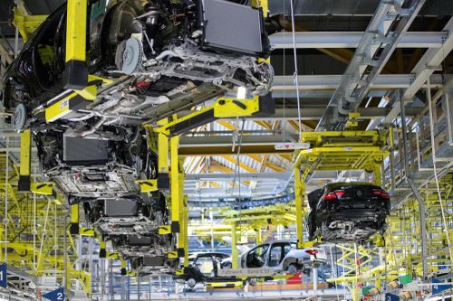 Tiếp nối quá trình cắt giảm 25% chi phí cố định kể từ năm 2019, Mercedes-Benz cho biết từ tháng 6/2026 hãng đã bắt đầu tăng cường các biện pháp nâng cao năng suất trên phạm vi toàn cầu, trong đó ưu tiên các cơ sở sản xuất tại Đức.