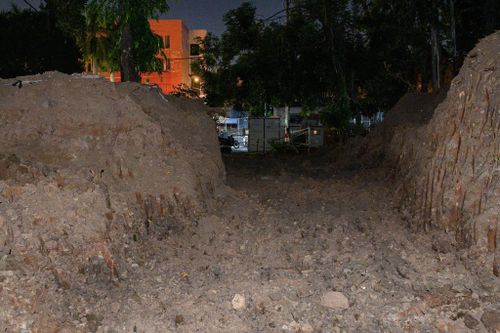 Khu vực đào tìm mở rộng thứ hai tại công viên Lê Thị Riêng. Ảnh: Hoài Bảo.
