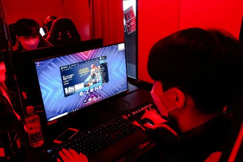  Trung Quốc, Hàn Quốc và Nhật Bản áp dụng nhiều biện pháp kiểm soát thời gian chơi game của trẻ em. Ảnh: Bloomberg.