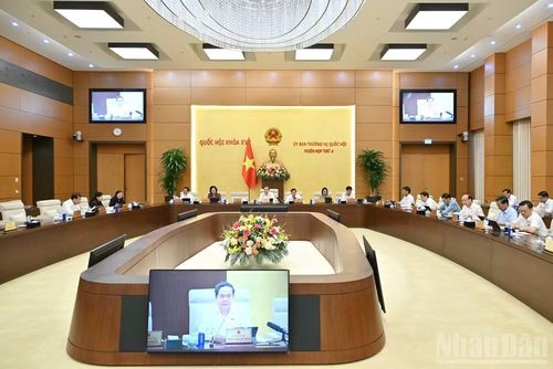 Quang cảnh phiên họp. (Ảnh: THỦY NGUYÊN)