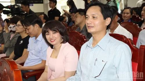Các doanh nghiệp hạ tầng khu công nghiệp tham dự diễn đàn.