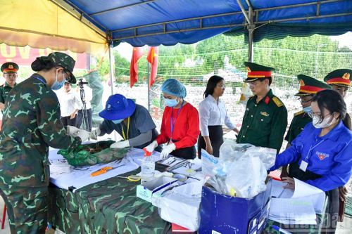 Dưới những lớp đất lặng thinh, cán bộ, chiến sĩ các Đội K vẫn kiên trì tìm kiếm từng dấu vết, dù nhỏ nhất, với hy vọng đưa các liệt sĩ trở về. Bởi phía sau mỗi cuộc tìm kiếm là nỗi khắc khoải chờ đợi của biết bao gia đình, thân nhân liệt sĩ.