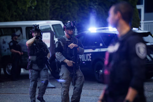 Cảnh sát Mỹ được triển khai tại hiện trường vụ xả súng ở Seattle Center. Ảnh: Reuters 