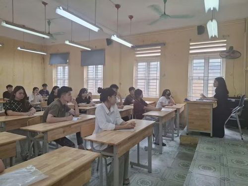Hình ảnh phòng thi tốt nghiệp THPT 2026 trong buổi làm thủ tục dự thi. Ảnh: Hiếu Nguyễn