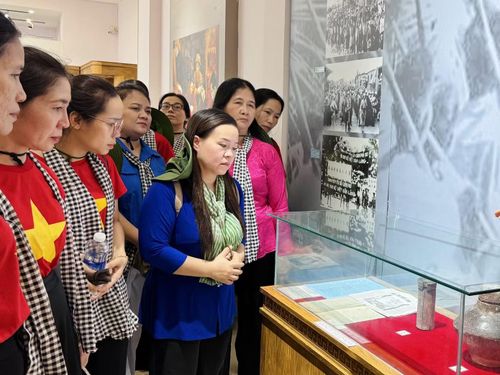 Bùi ngùi xúc động trước những kỷ vật đơn sơ của các Mẹ