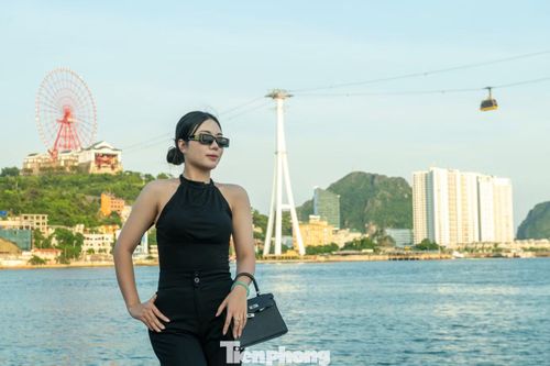 Thời gian vừa qua, tỉnh Quảng Ninh không ngừng đầu tư nâng cấp các hạ tầng công cộng phục và giới thiệu đưa vào hàng chục sản phẩm du lịch mới nhằm đa dạng hóa và thu hút khách đến với địa phương.