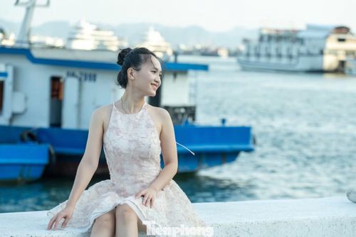 Chỉ cần điện thoại hoặc máy ảnh nhỏ, chọn một góc bên bờ biển là sẽ có một bức ảnh đẹp.