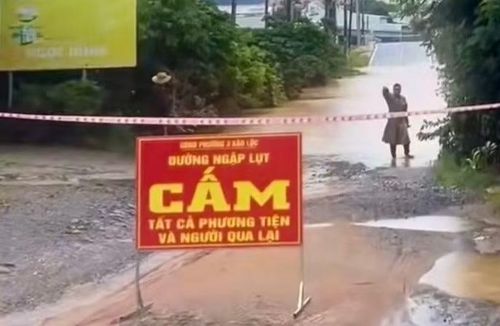 Chính quyền các địa phương khu vực Bảo Lộc vẫn duy trì lực lượng túc trực tại các điểm ngập lụt.