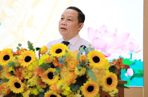 Ông Lê Hữu Toàn - Giám đốc Sở NN&MT - trả lời chất vấn.