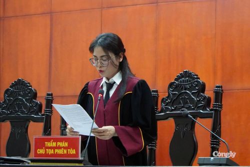 Chủ tọa phiên tòa tuyên án đối với bị cáo Nguyễn Thanh Nam. (Ảnh: TV)