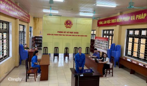 Bị cáo Nguyễn Thanh Nam tại phòng xét xử trực tuyến điểm cầu thành phần. (Ảnh: TV)