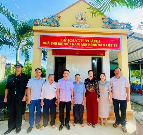 Ngôi nhà thờ mới như lời báo công với Mẹ và các anh - Từ nay, dưới mái nhà kiên cố, ấm áp này, hương khói tri ân sẽ không bao giờ tắt.