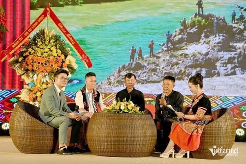 Trưởng bản, Người có uy tín ở các xã biên giới Lai Châu giao lưu tại Chương trình "Điểm tựa bản làng" năm 2026 do UBND tỉnh Lai Châu tổ chức