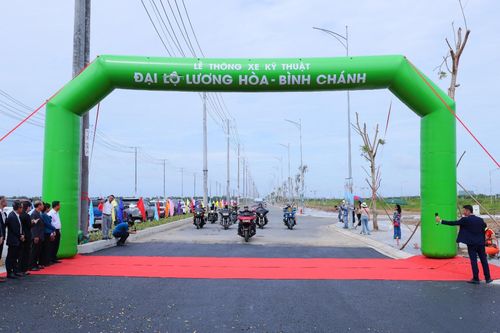 Đại lộ Lương Hòa - Bình Chánh góp phần tạo động lực phát triển cho các khu đô thị, khu dân cư và hoạt động thương mại dọc tuyến