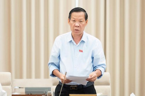 Chủ nhiệm Ủy ban Kinh tế và Tài chính Phan Văn Mãi trình bày thẩm tra. Ảnh: QH