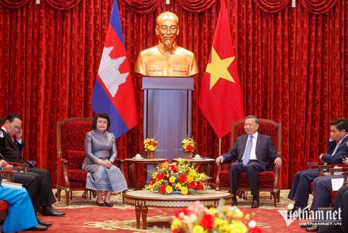 Chủ tịch Khuon Sudary bày tỏ vui mừng trở lại thăm Việt Nam; cảm ơn Tổng Bí thư, Chủ tịch nước Tô Lâm đã dành tình cảm nồng ấm cho đoàn Campuchia