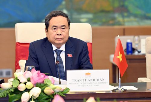 Chủ tịch Quốc hội Trần Thanh Mẫn nhiệt liệt chào mừng Chủ tịch Quốc hội Khuon Sudary và đoàn đại biểu cấp cao Quốc hội Campuchia thăm chính thức Việt Nam