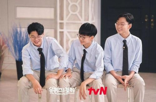 Daehan, Minguk, Manse trong một lần xuất hiện trên truyền hình.