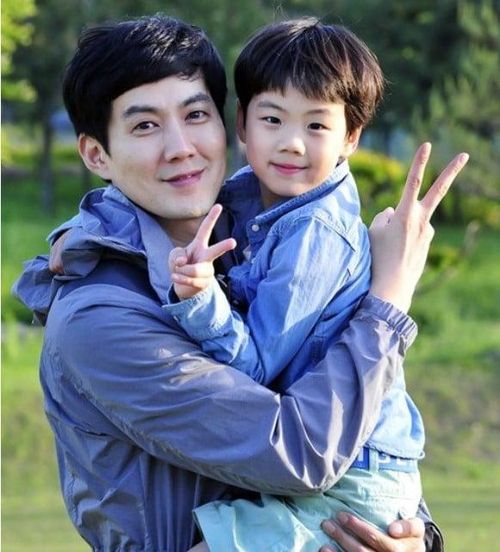 Ryu Jin và con trai khi còn nhỏ.