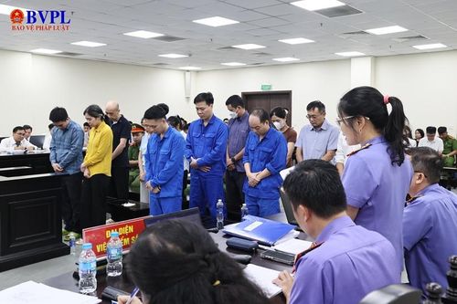  Đại diện Viện kiểm sát công bố bản luận tội và đề nghị mức án đối với các bị cáo.