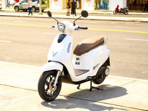 Hạn chế để xe dưới trời nắng quá lâu.